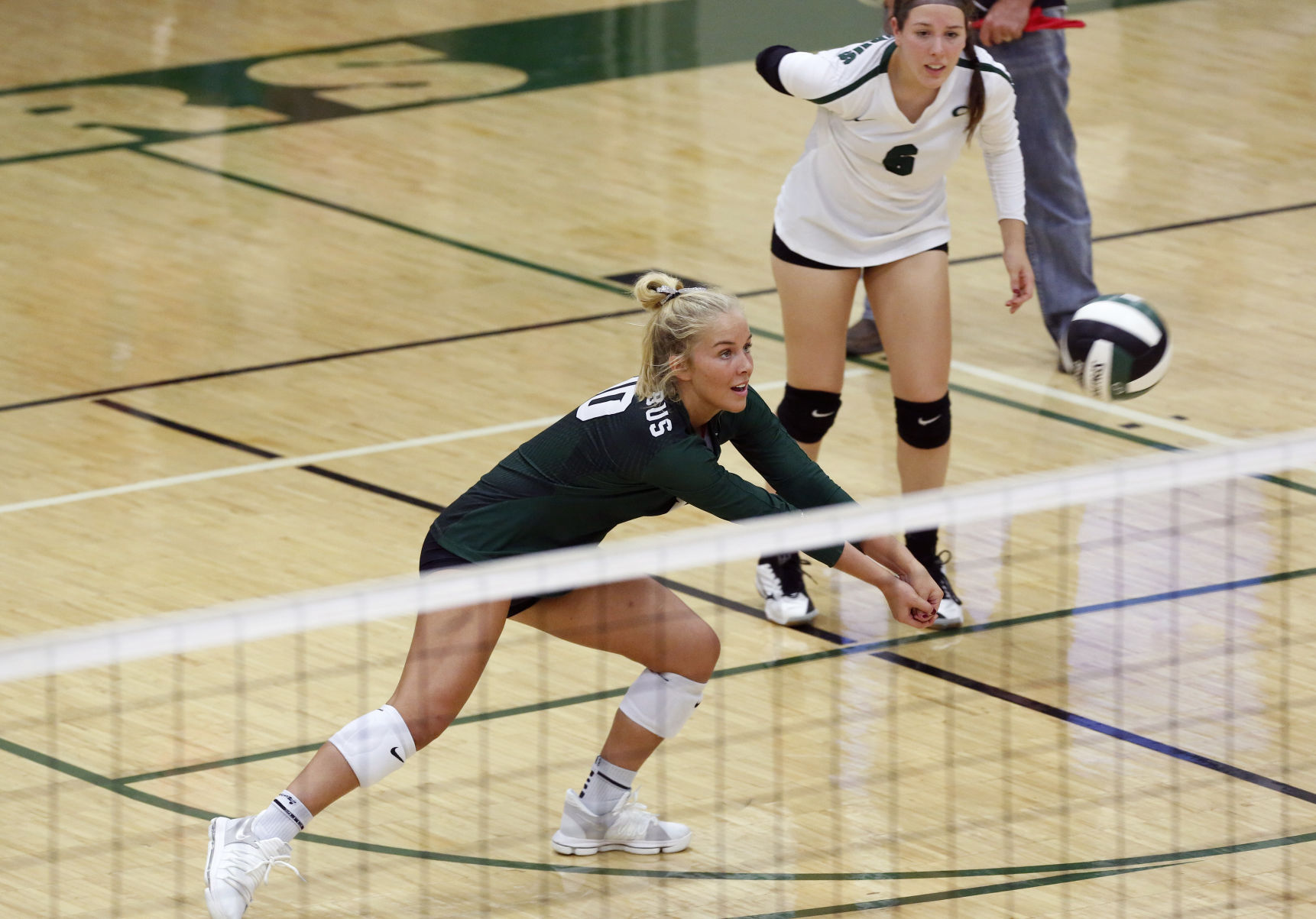 101017mp-wat-columbus-vball-4